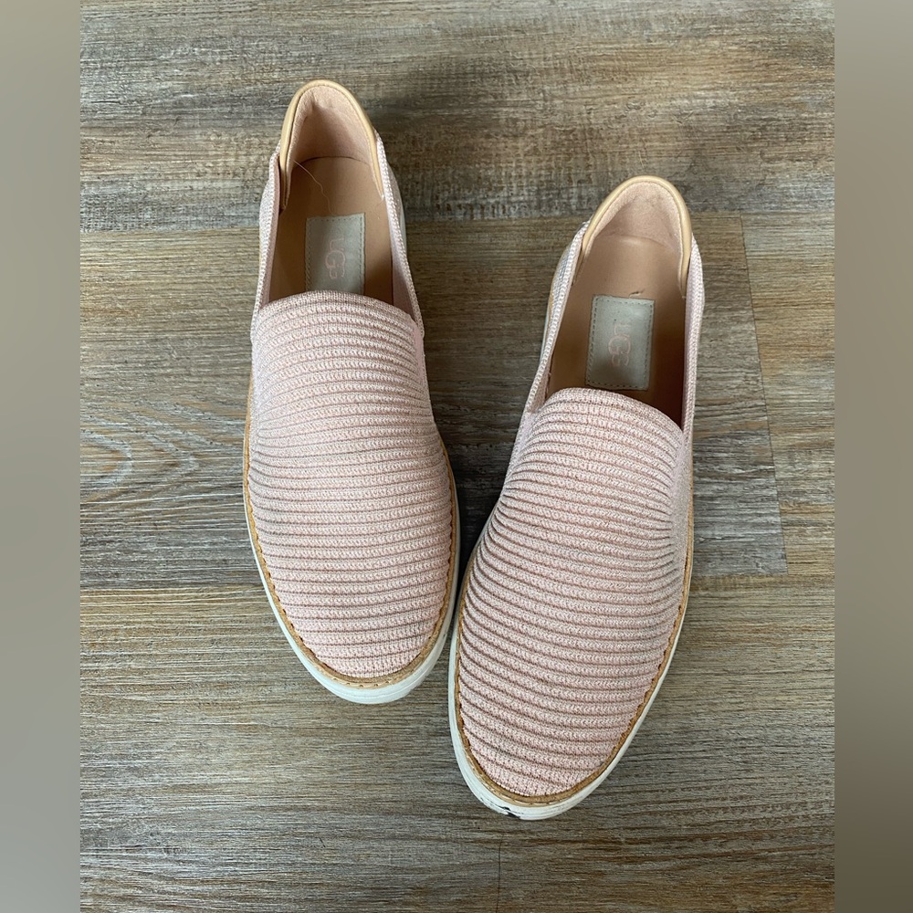 Women’s pink UGG shoes size 7.5